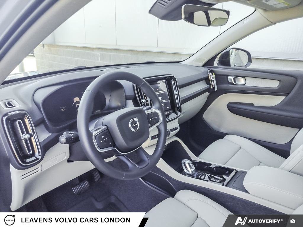 2026 Volvo XC40 PLUS DARK THEME-12