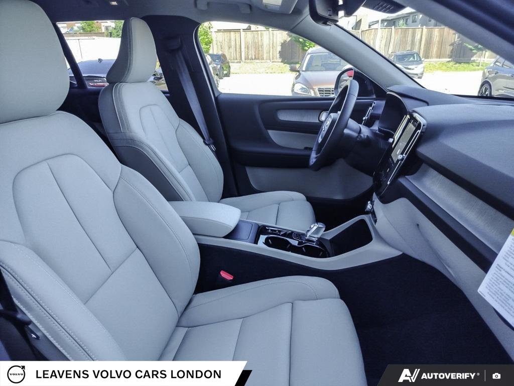2026 Volvo XC40 PLUS DARK THEME-21