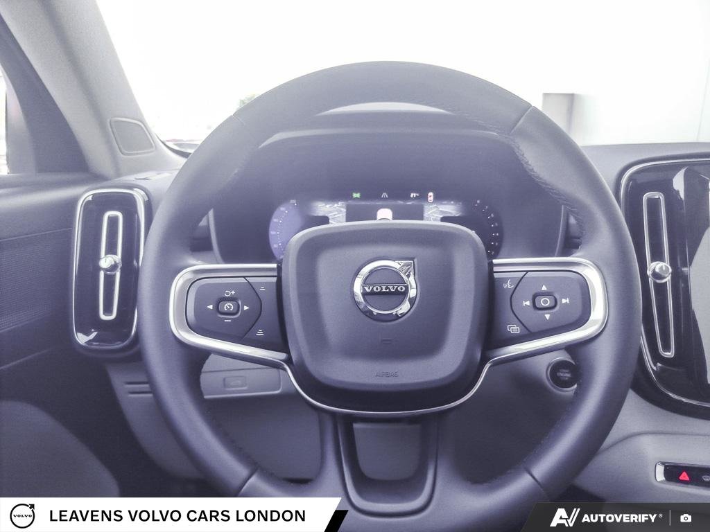 2026 Volvo XC40 PLUS DARK THEME-13