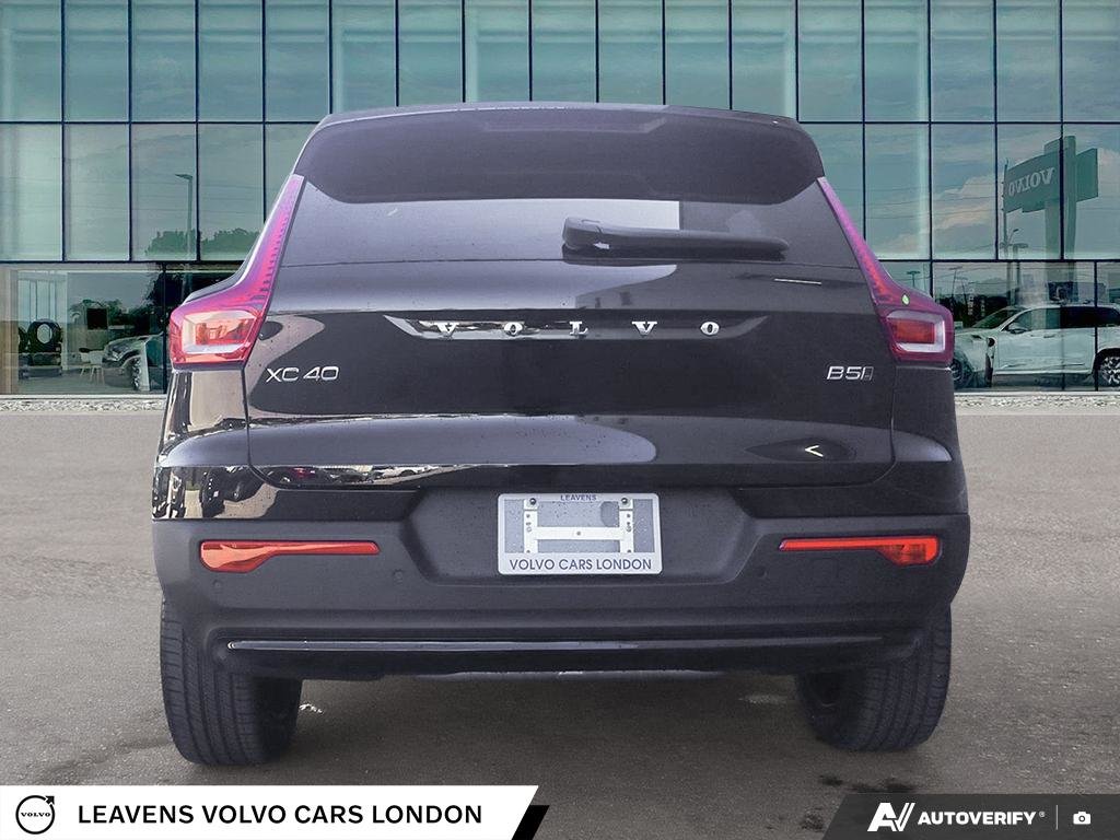 2026 Volvo XC40 PLUS DARK THEME-4