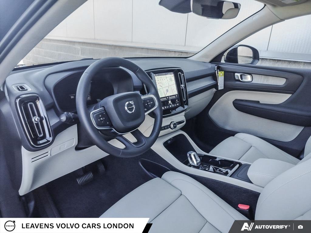 2026 Volvo XC40 PLUS DARK THEME-12