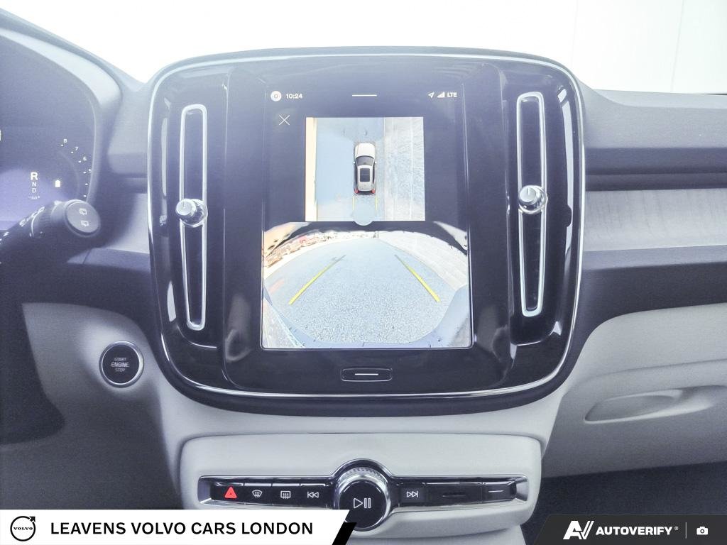 2026 Volvo XC40 PLUS DARK THEME-18