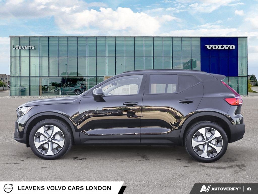 2026 Volvo XC40 PLUS DARK THEME-2