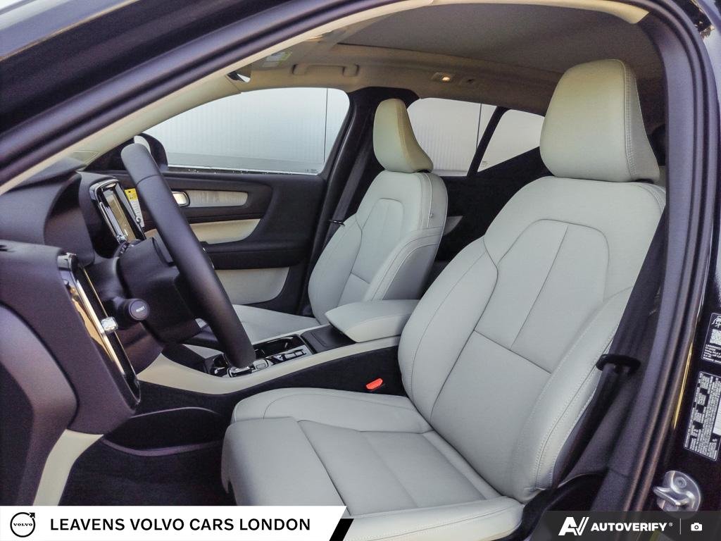2026 Volvo XC40 PLUS DARK THEME-25
