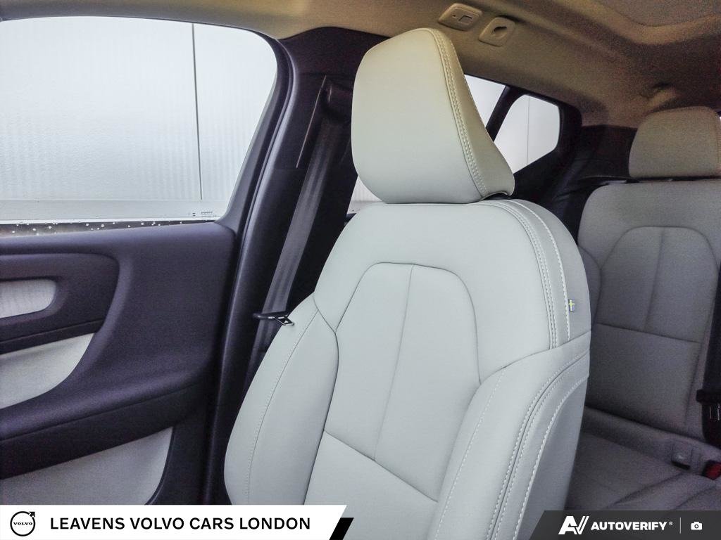 2026 Volvo XC40 PLUS DARK THEME-19