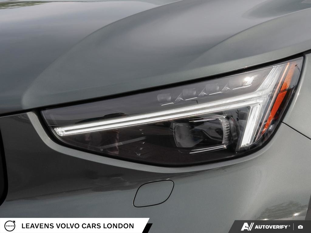 2026 Volvo XC40 ULTRA DARK THEME-9