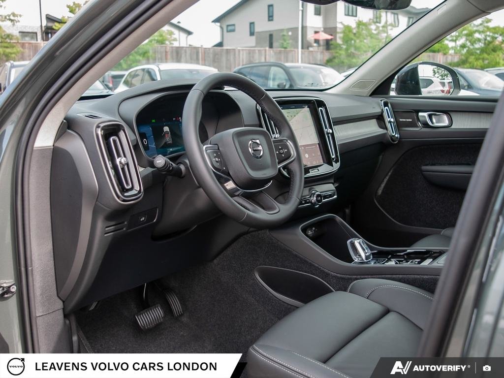 2026 Volvo XC40 ULTRA DARK THEME-12