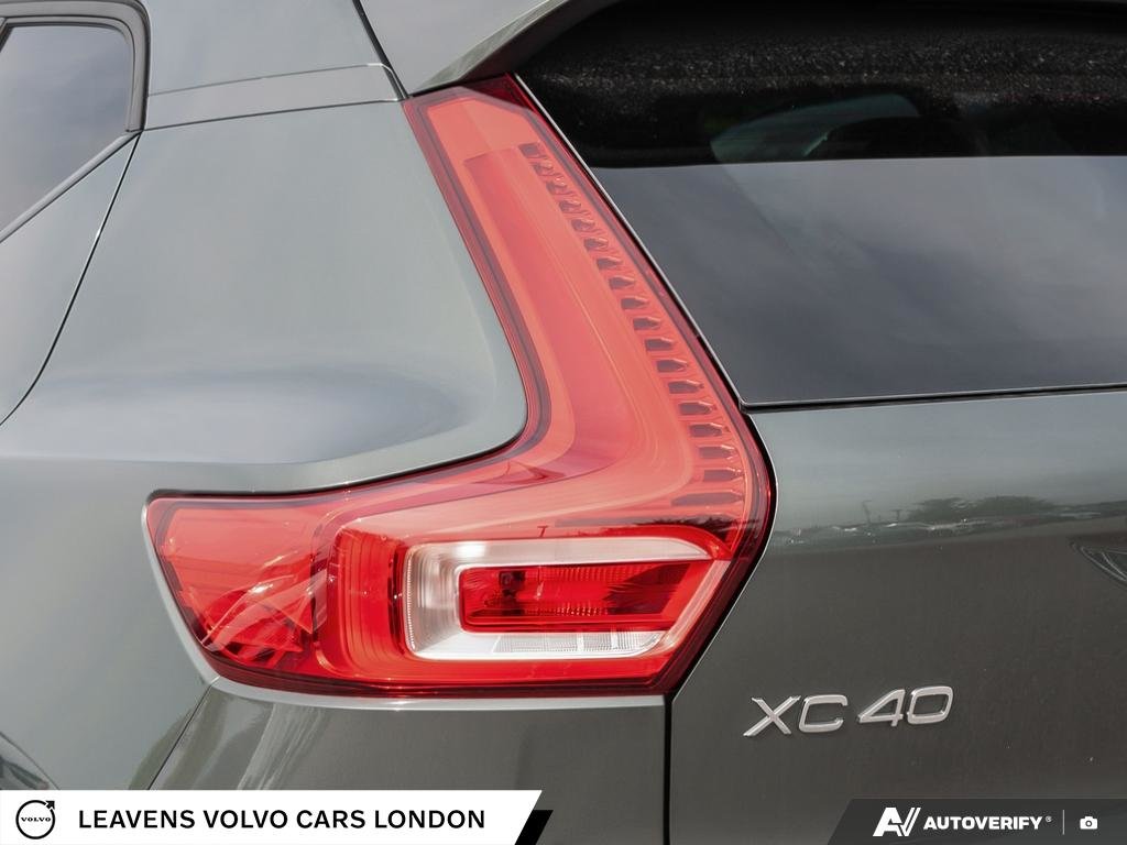 2026 Volvo XC40 ULTRA DARK THEME-11