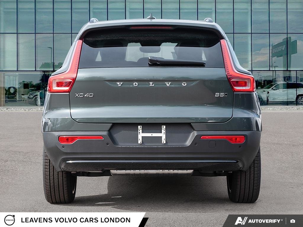 2026 Volvo XC40 ULTRA DARK THEME-4