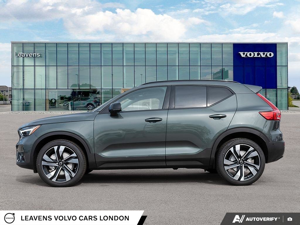 2026 Volvo XC40 ULTRA DARK THEME-2