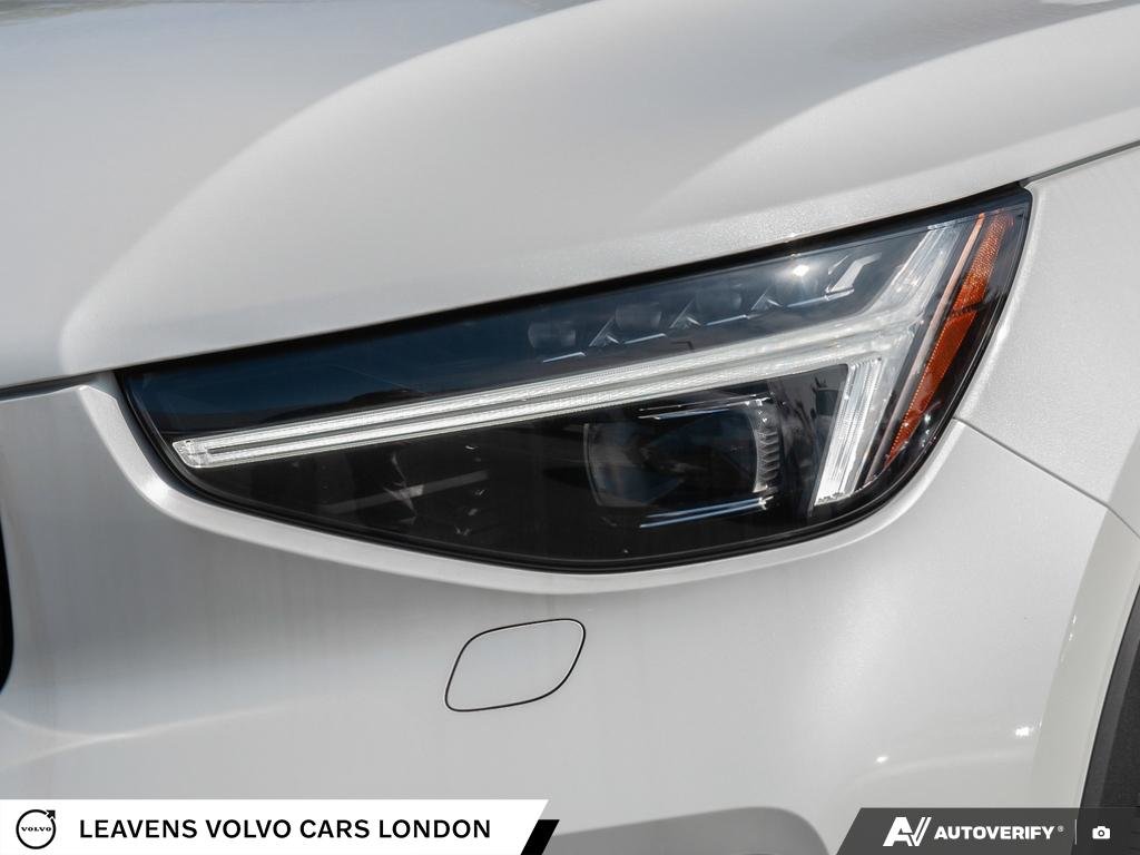 2026 Volvo XC40 ULTRA DARK THEME-9