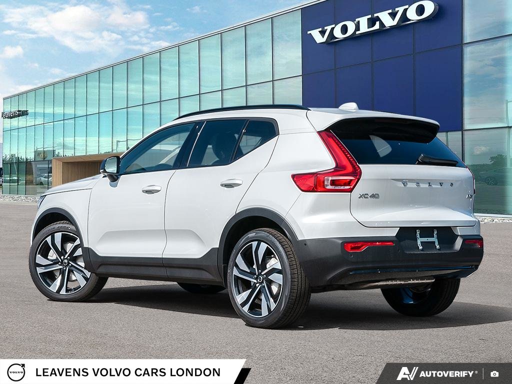 2026 Volvo XC40 ULTRA DARK THEME-3