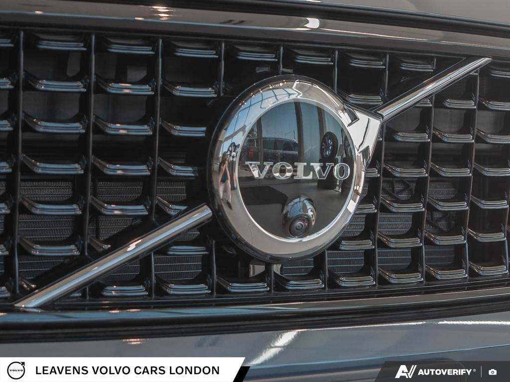 2026 Volvo XC40 PLUS DARK THEME-8