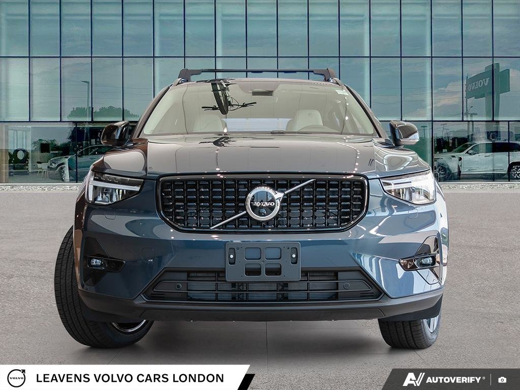 2026 Volvo XC40 PLUS DARK THEME-1