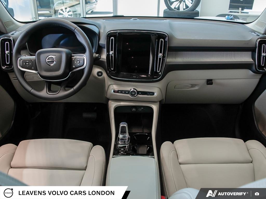 2026 Volvo XC40 PLUS DARK THEME-24