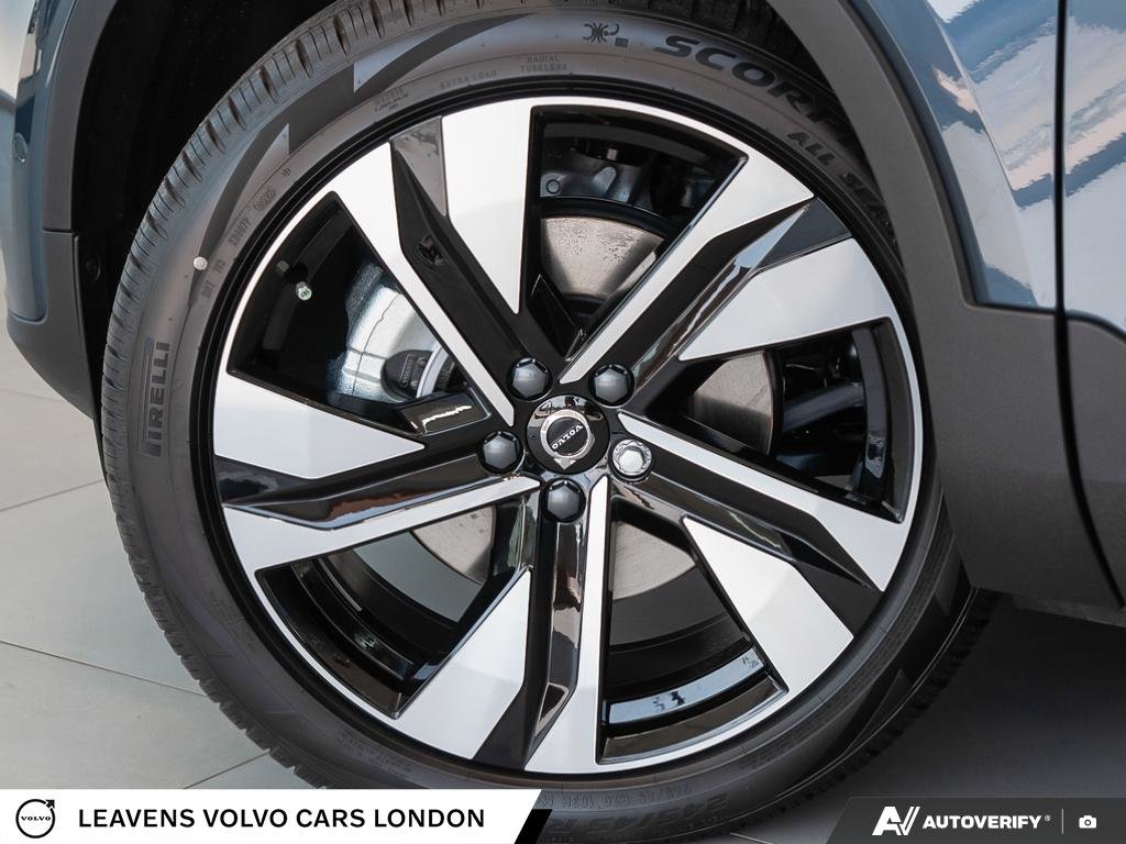 2026 Volvo XC40 PLUS DARK THEME-5