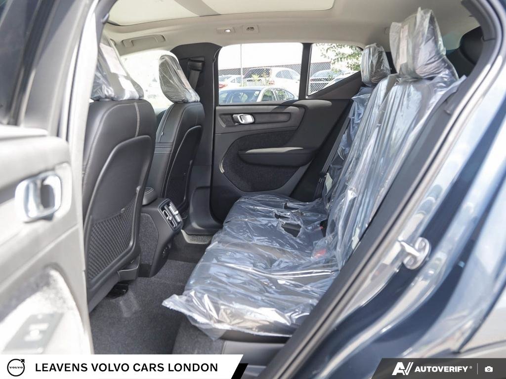 2026 Volvo XC40 PLUS DARK THEME-23