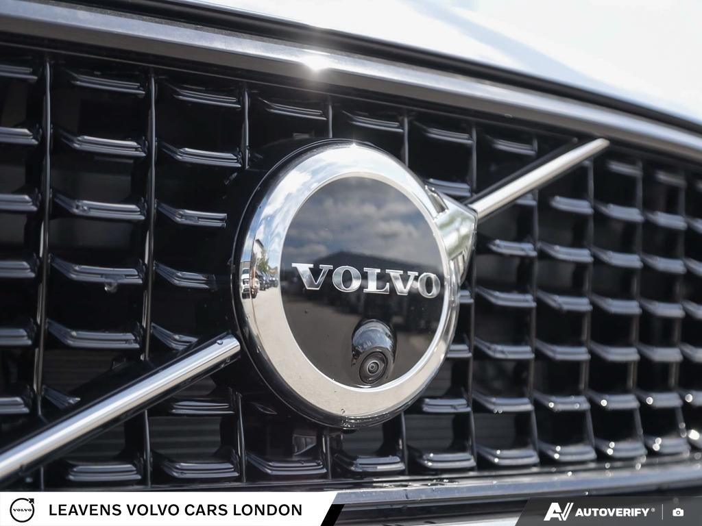 2026 Volvo XC40 PLUS DARK THEME-8