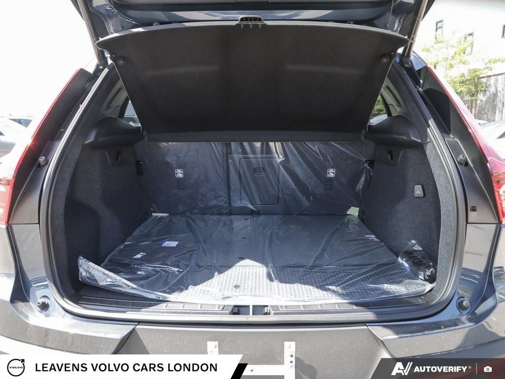 2026 Volvo XC40 PLUS DARK THEME-10