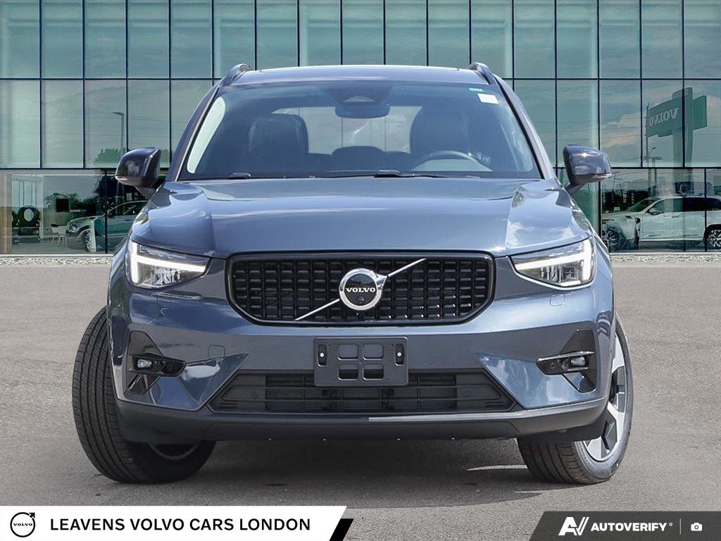 2026 Volvo XC40 PLUS DARK THEME-1