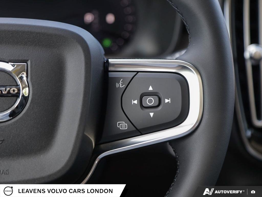 2026 Volvo XC40 PLUS DARK THEME-17