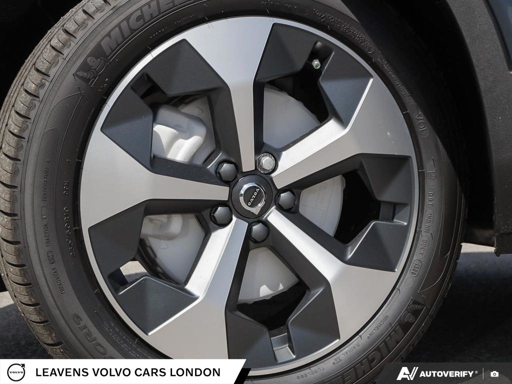 2026 Volvo XC40 PLUS DARK THEME-5