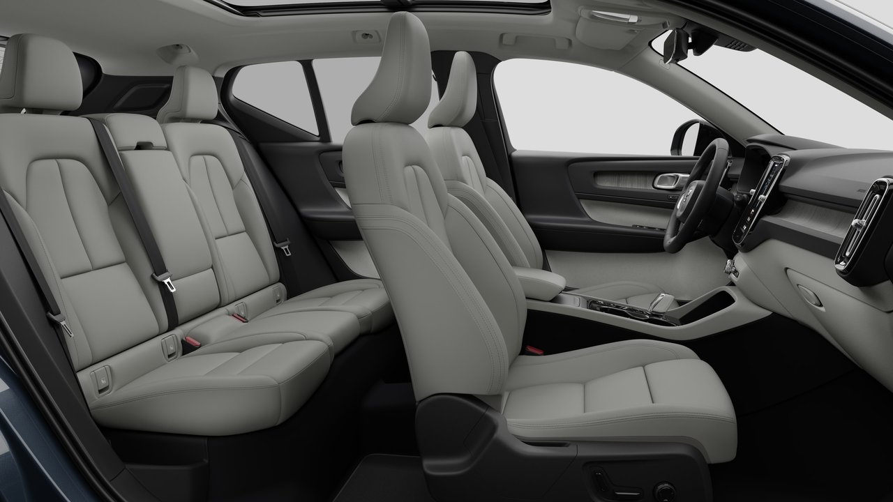 2026 Volvo XC40 PLUS DARK THEME-12