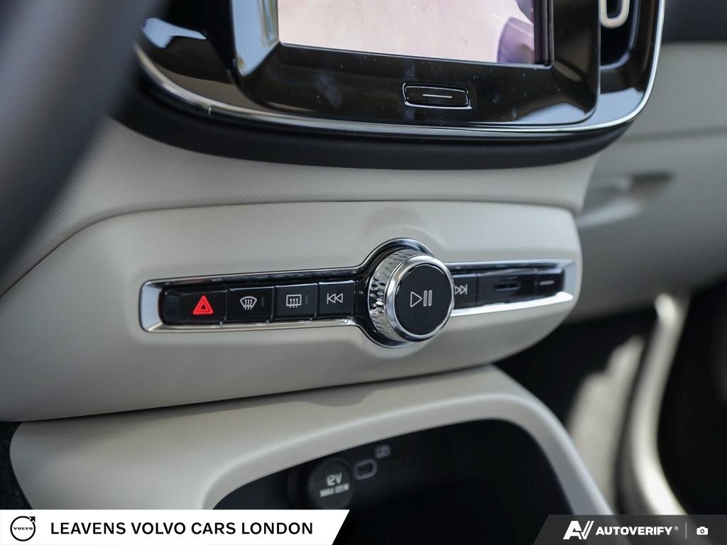 2026 Volvo XC40 PLUS DARK THEME-19