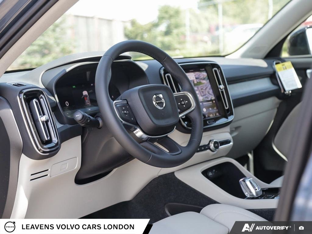 2026 Volvo XC40 PLUS DARK THEME-12