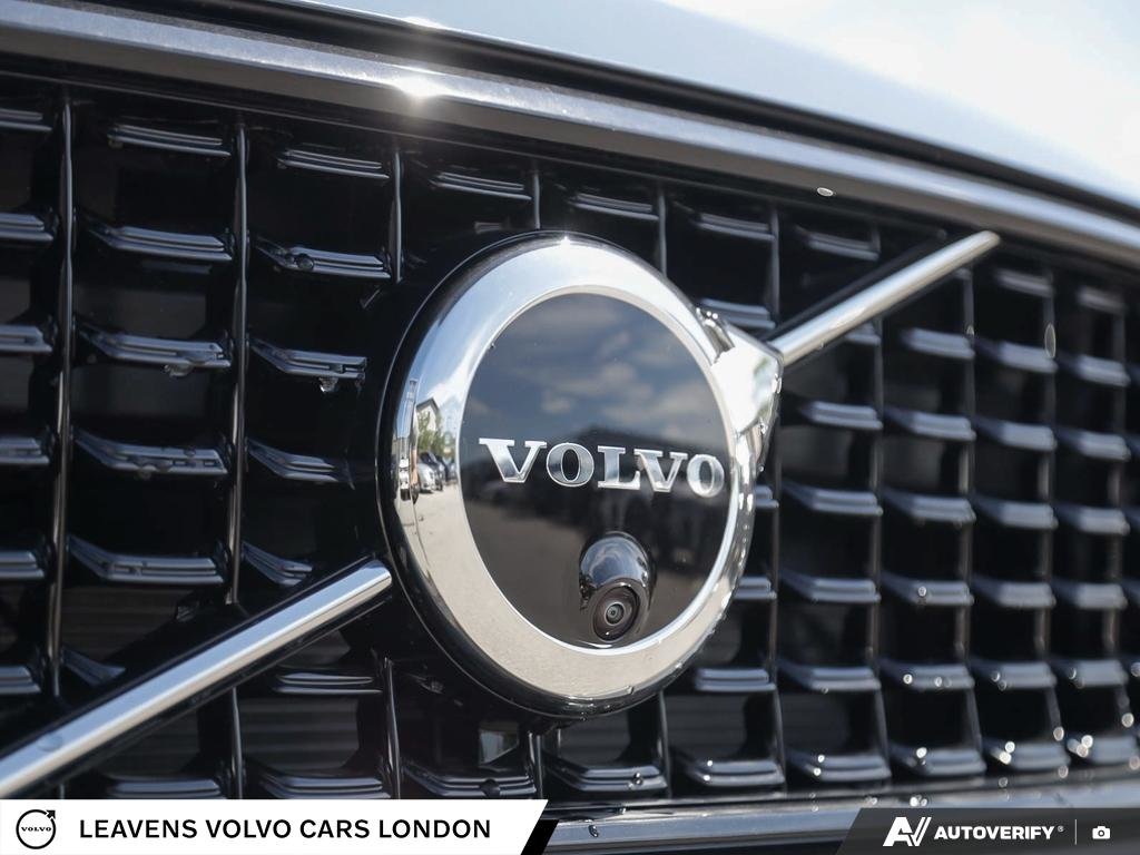 2026 Volvo XC40 PLUS DARK THEME-8