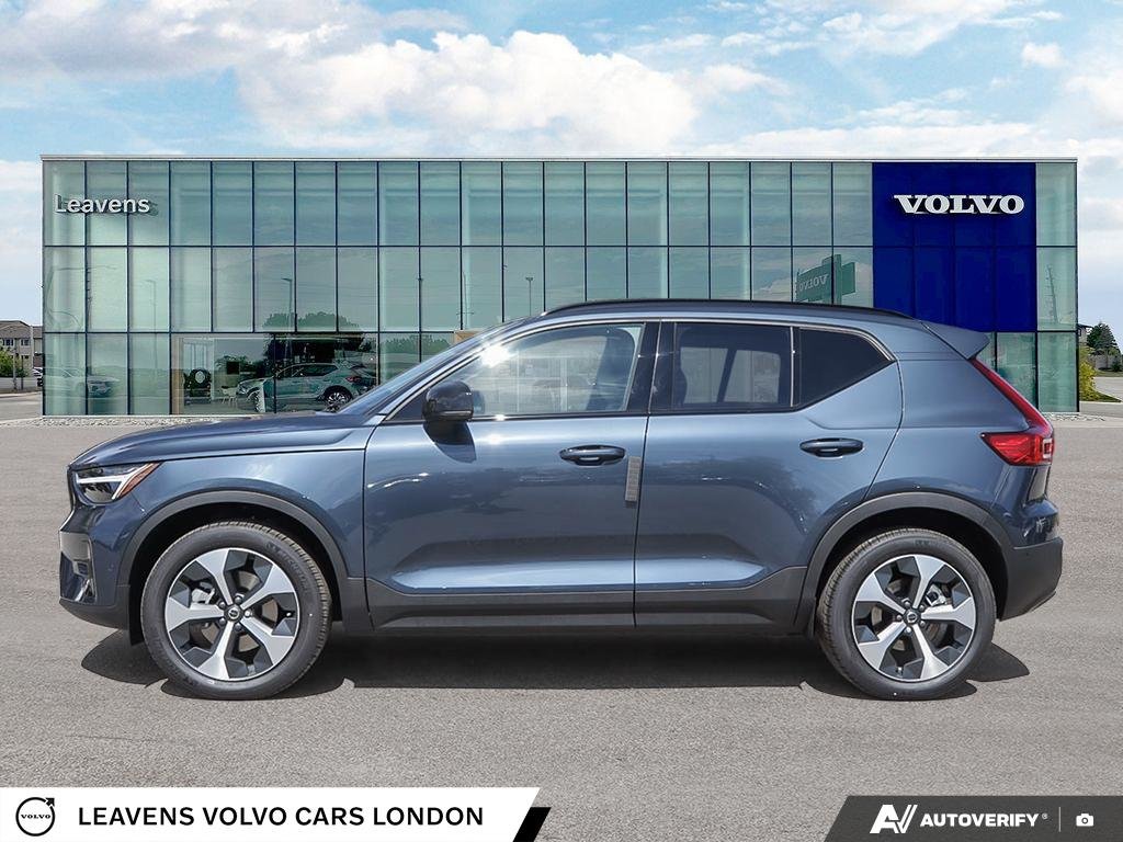 2026 Volvo XC40 PLUS DARK THEME-2