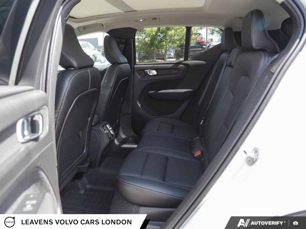 2026 Volvo XC40 PLUS DARK THEME-23
