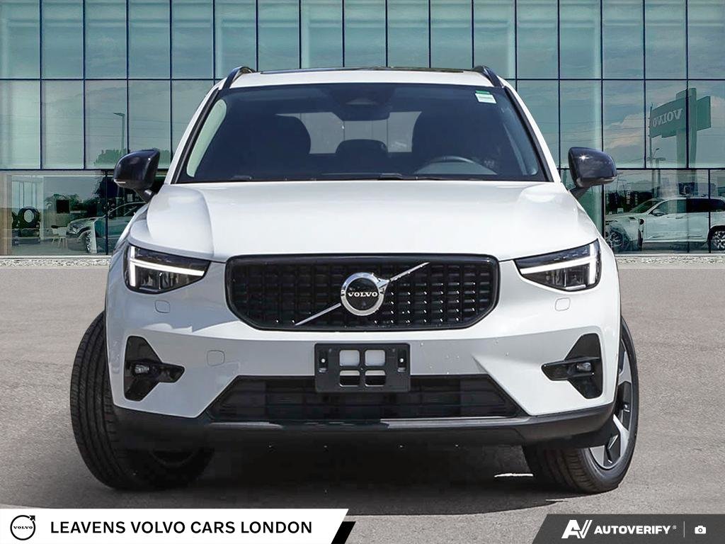 2026 Volvo XC40 PLUS DARK THEME-1
