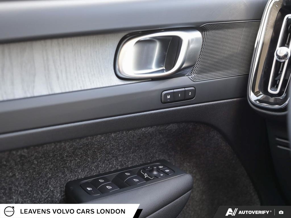 2026 Volvo XC40 PLUS DARK THEME-16