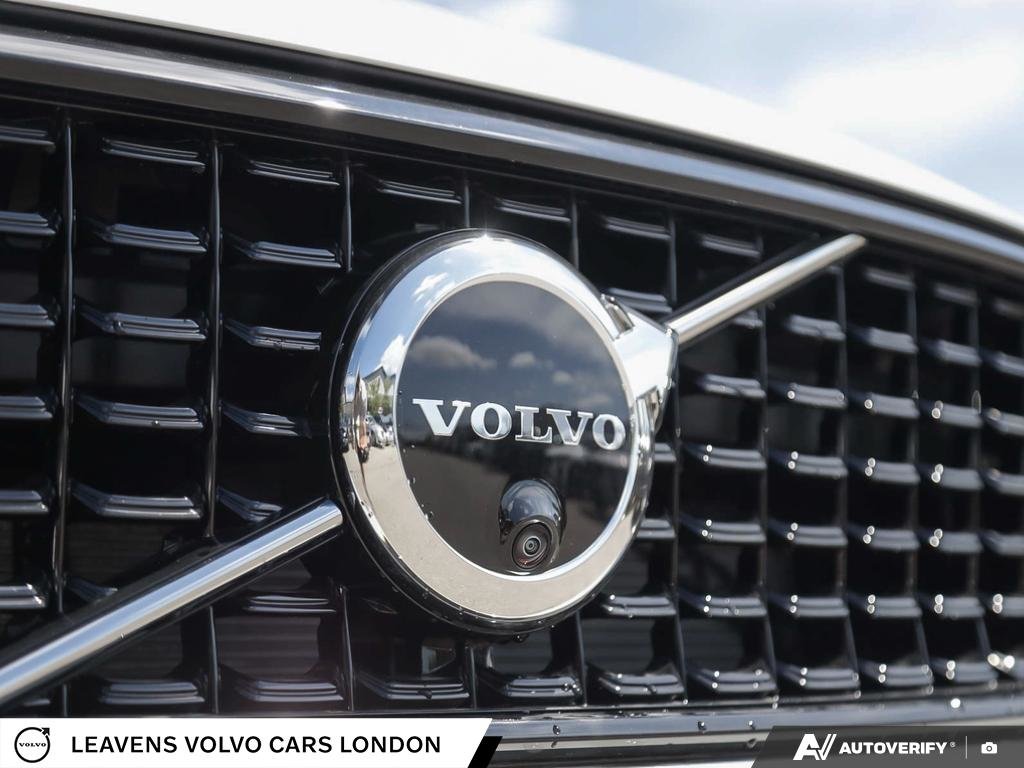 2026 Volvo XC40 PLUS DARK THEME-8
