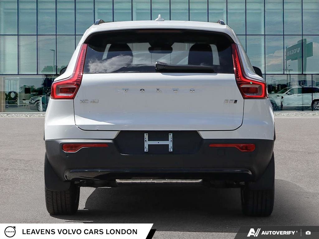 2026 Volvo XC40 PLUS DARK THEME-4