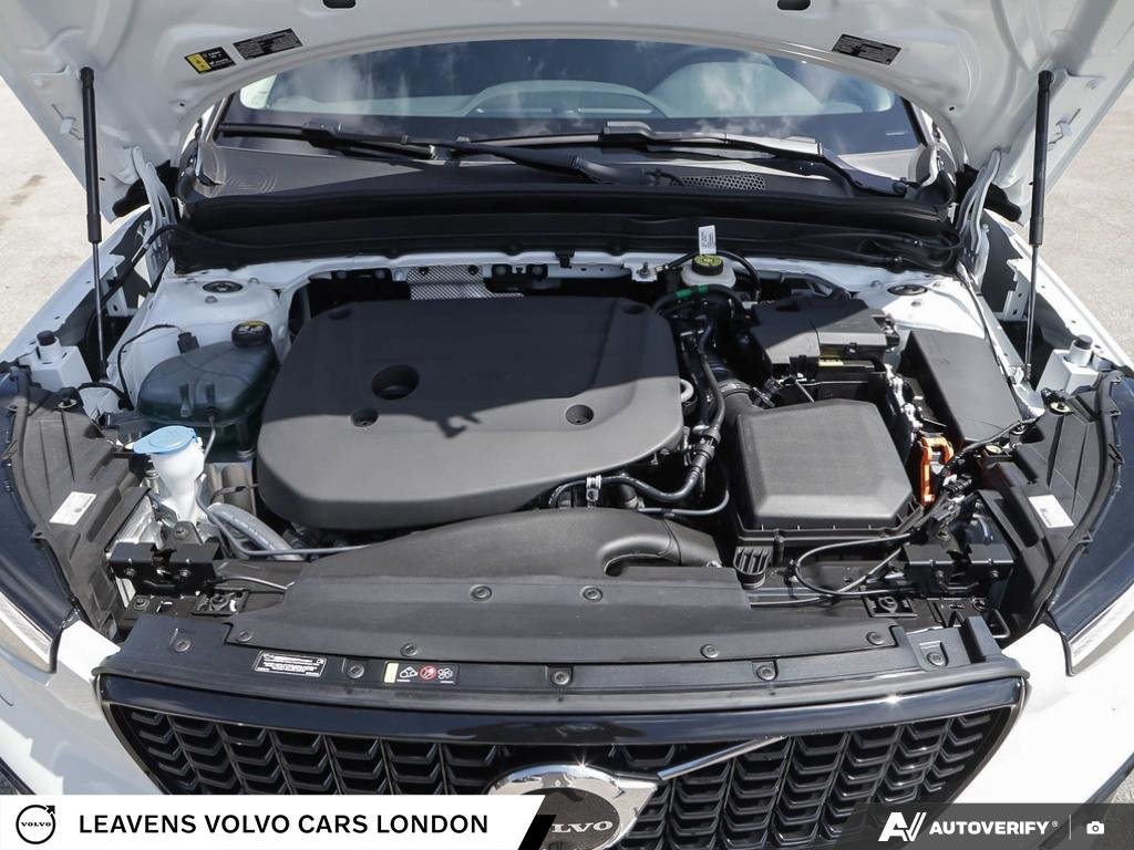 2026 Volvo XC40 PLUS DARK THEME-7