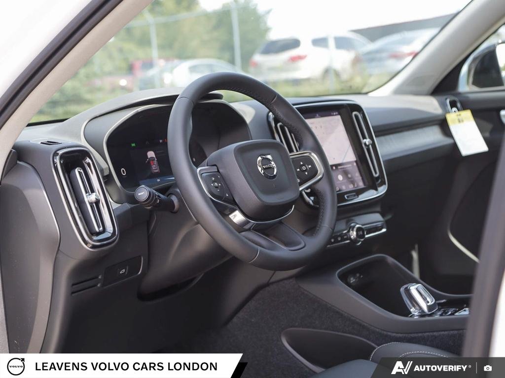 2026 Volvo XC40 PLUS DARK THEME-12