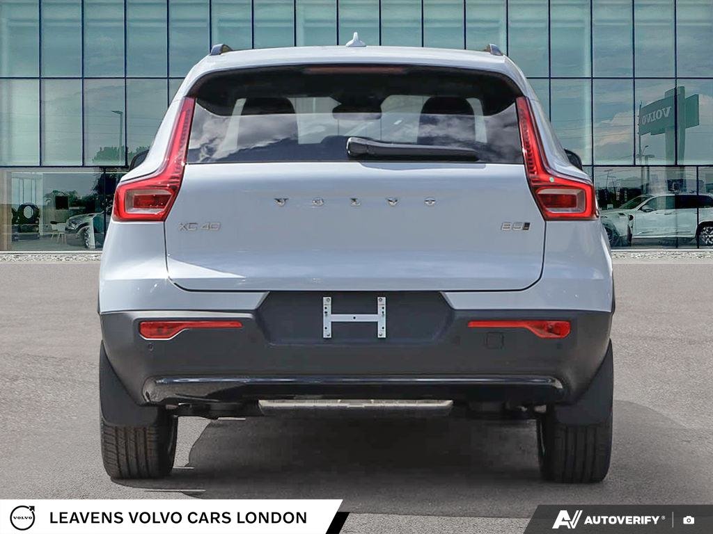 2026 Volvo XC40 PLUS DARK THEME-4