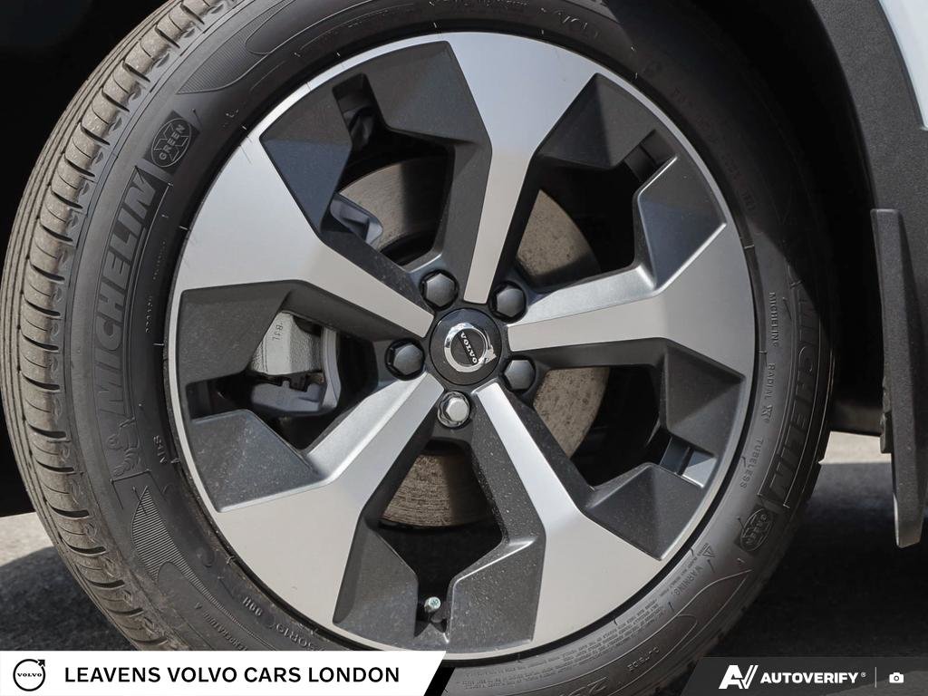 2026 Volvo XC40 PLUS DARK THEME-5