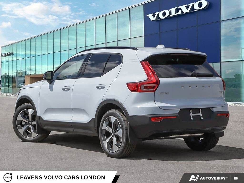 2026 Volvo XC40 PLUS DARK THEME-3