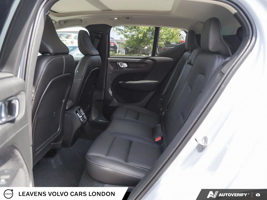 2026 Volvo XC40 PLUS DARK THEME-23