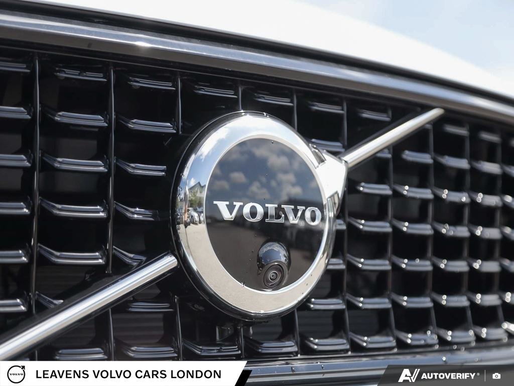 2026 Volvo XC40 PLUS DARK THEME-8
