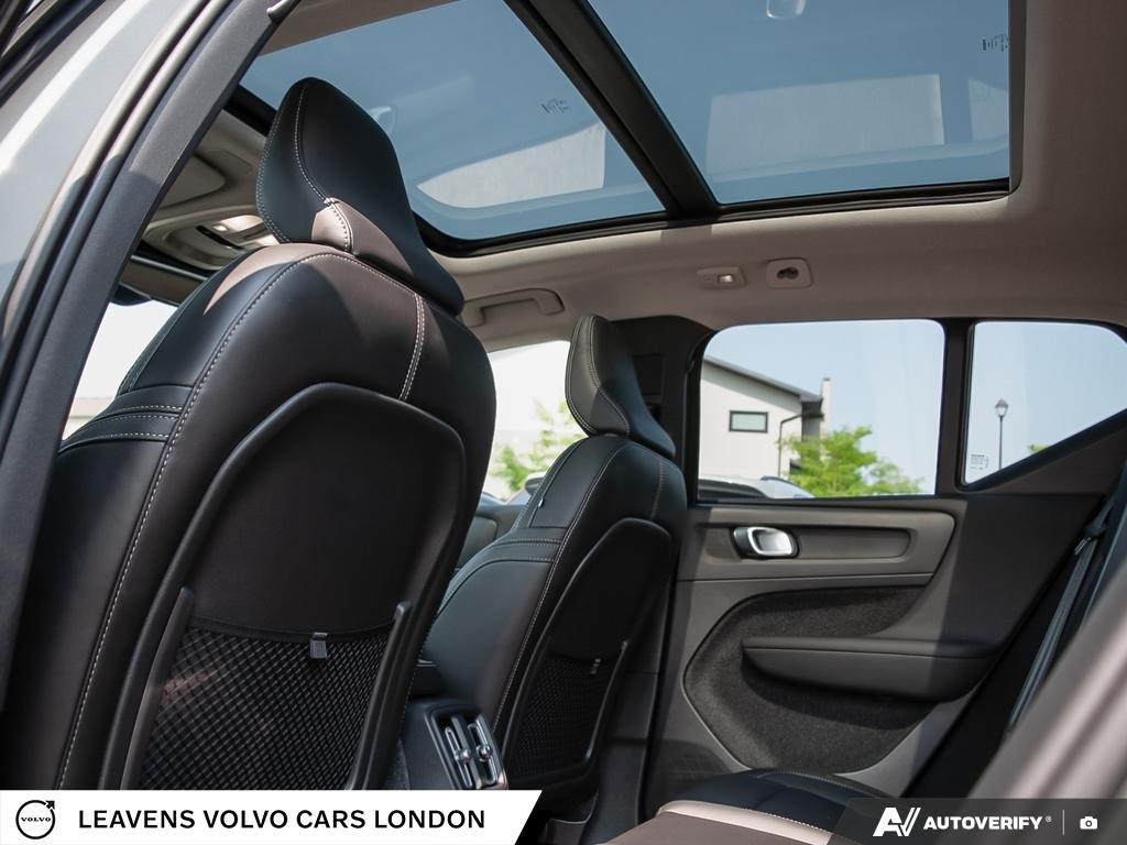 2026 Volvo XC40 PLUS DARK THEME-23