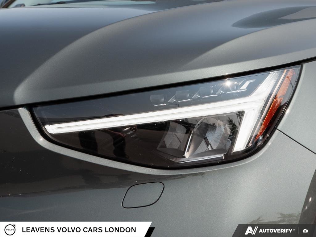 2026 Volvo XC40 PLUS DARK THEME-9
