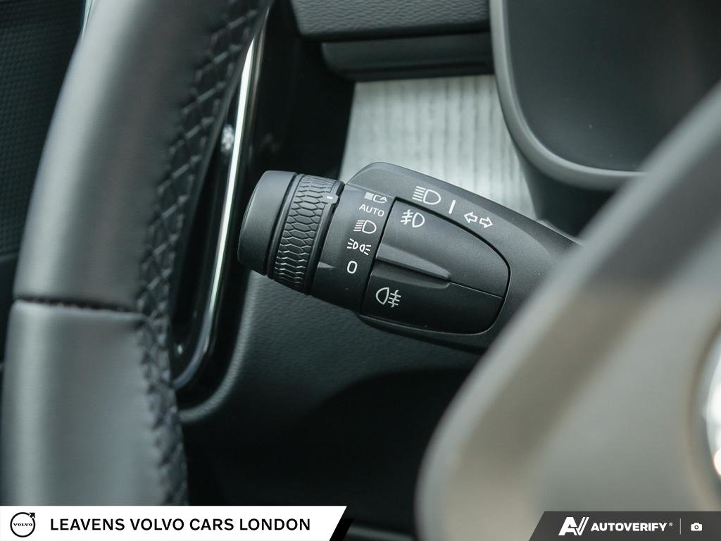 2026 Volvo XC40 PLUS DARK THEME-15