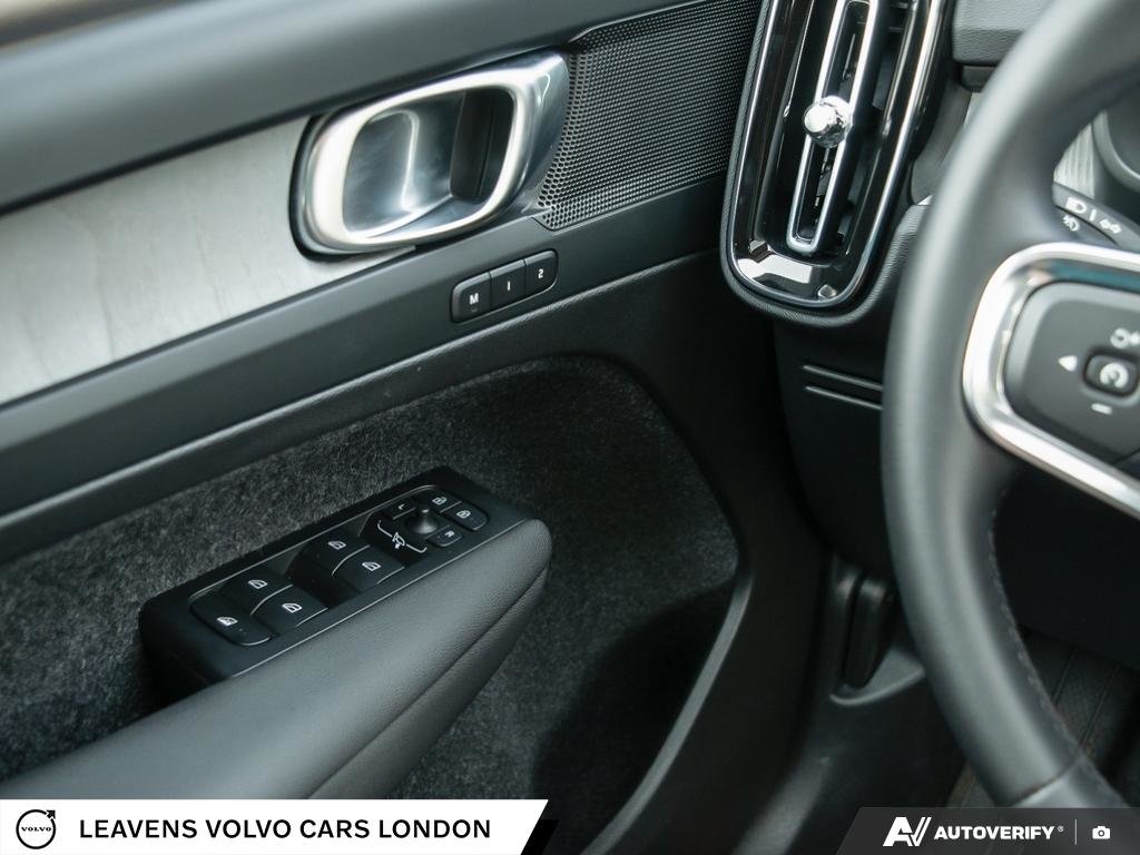 2026 Volvo XC40 PLUS DARK THEME-16