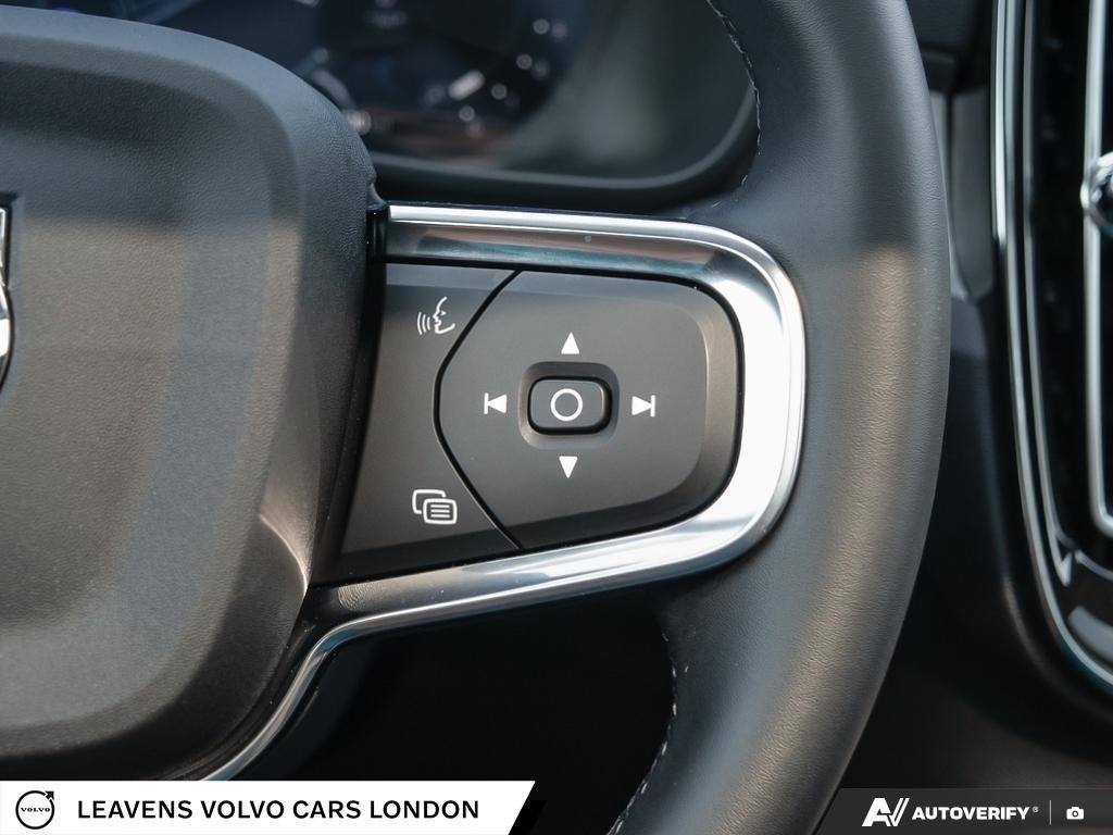 2026 Volvo XC40 PLUS DARK THEME-17