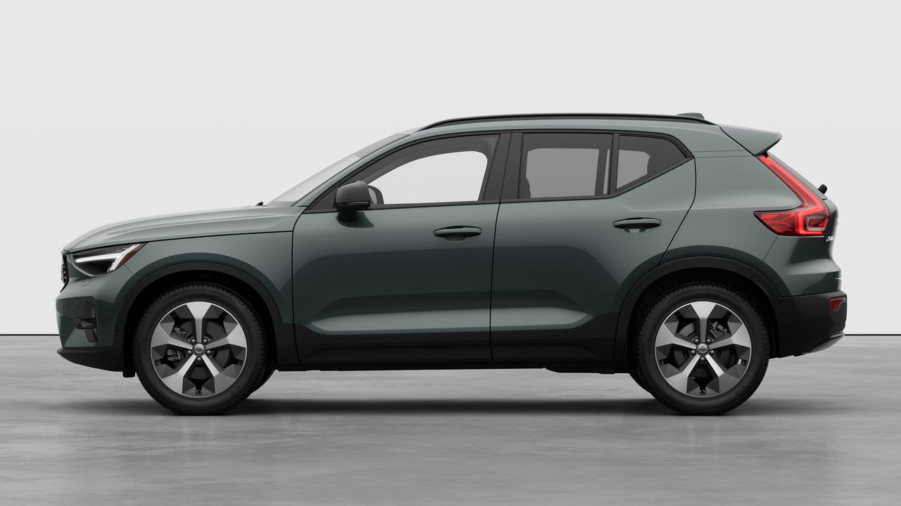 2026 Volvo XC40 PLUS DARK THEME-7