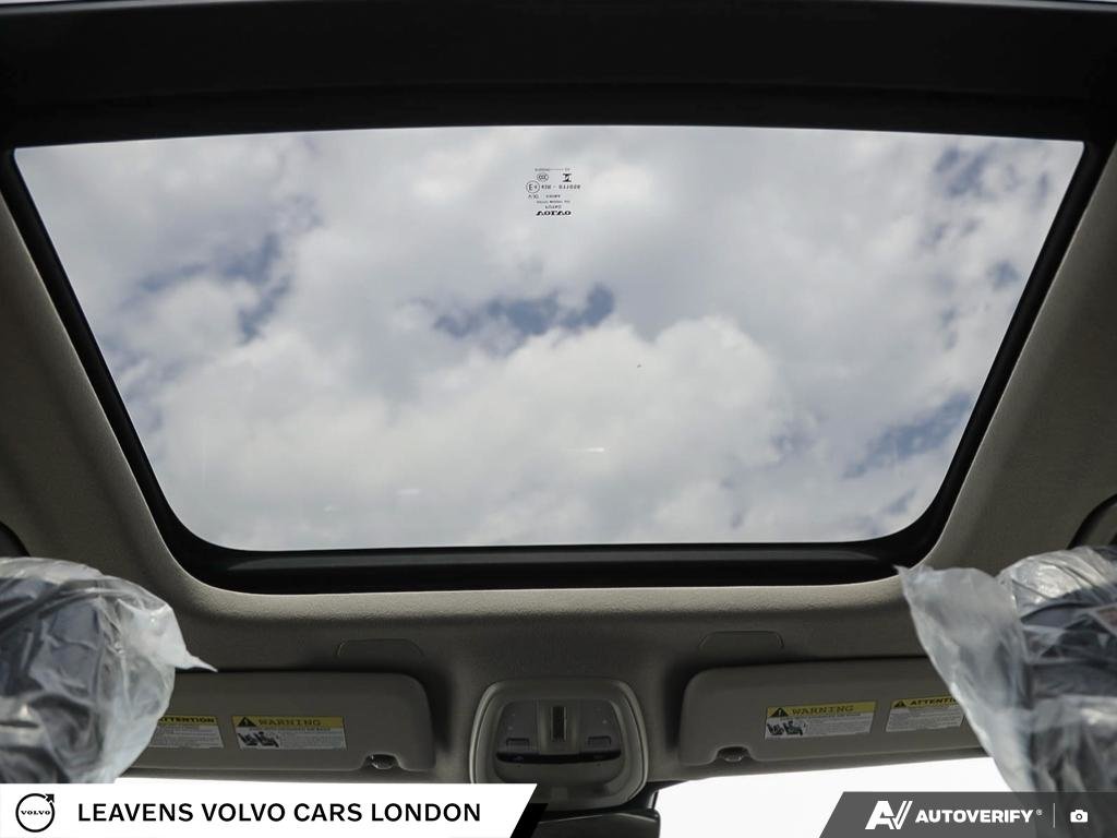 2026 Volvo XC40 ULTRA DARK THEME-25